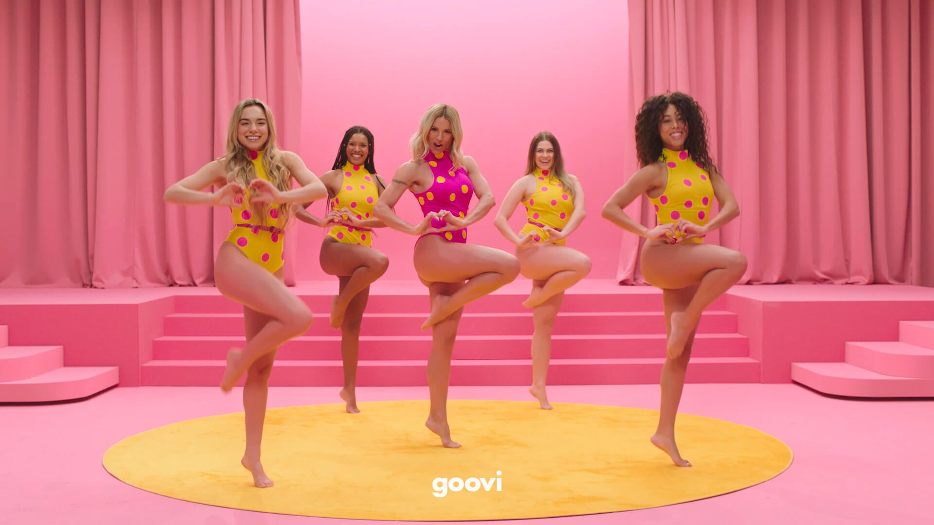 Goovi-shakeyourbooty_slider_4