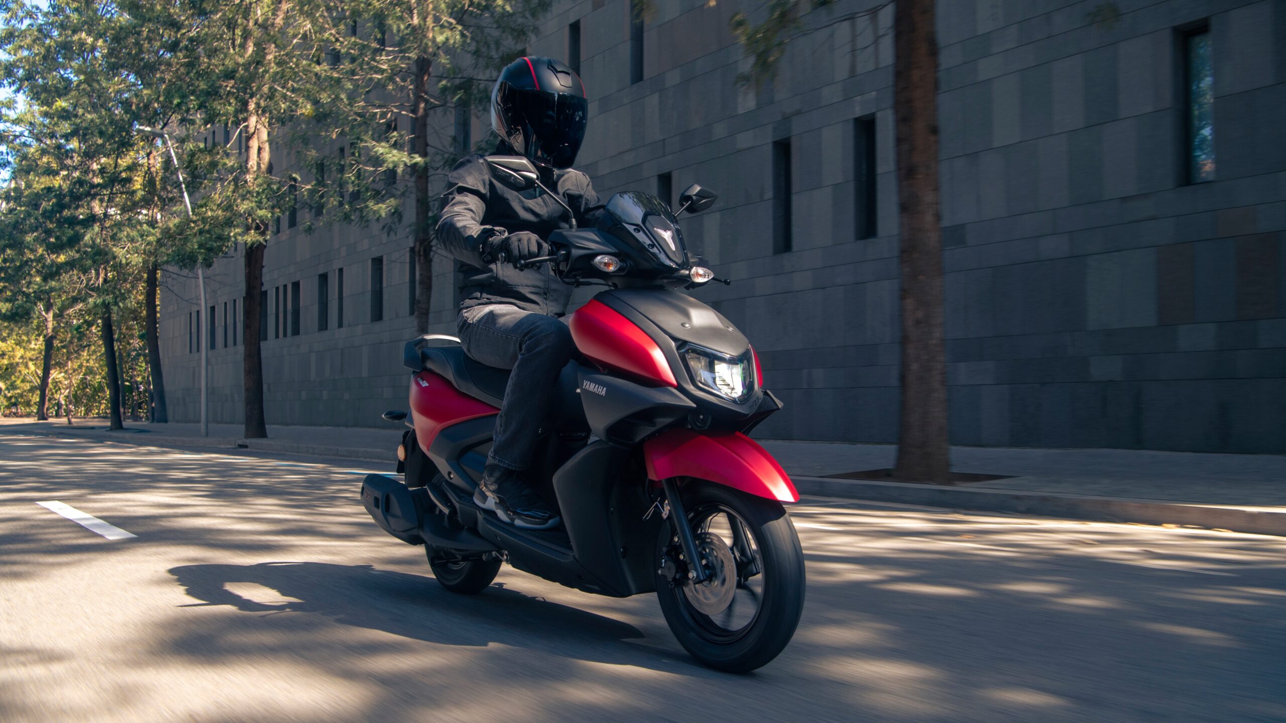 <strong>Yamaha Motor Europe e Armando Testa “giocano” con il nuovo Yamaha RayZR </strong>