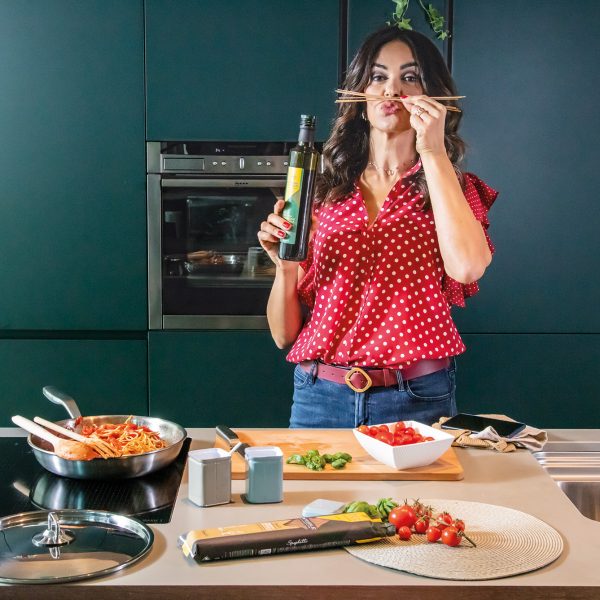 “IN THE KITCHEN WITH LA CUCINOTTA” LE STAGIONI D’ITALIA TOGETHER WITH MARIA GRAZIA CUCINOTTA IN A FUN MINI-SERIES ON THE WEB CELEBRATING GOOD FOOD  CREATIVITY AND DEVELOPMENT BY ARMANDO TESTA TURIN